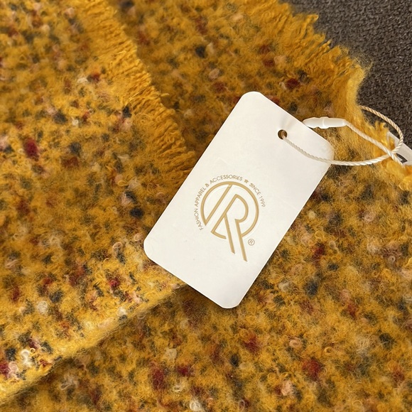 Amazing Scarf - Picture 2 of 7